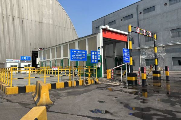 天津钢铁集团焦化厂洗车机安装完成